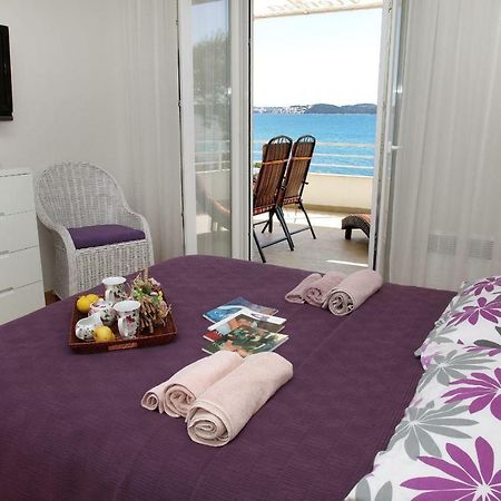 Gem Of The Sea Luxury Beach Apartment With Brand New Heating Infinity Pool Trogir Exterior photo