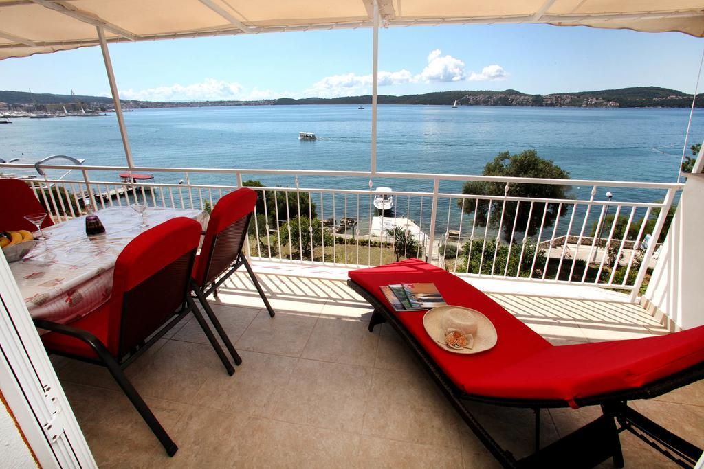 Gem Of The Sea Luxury Beach Apartment With Brand New Heating Infinity Pool Trogir Exterior photo