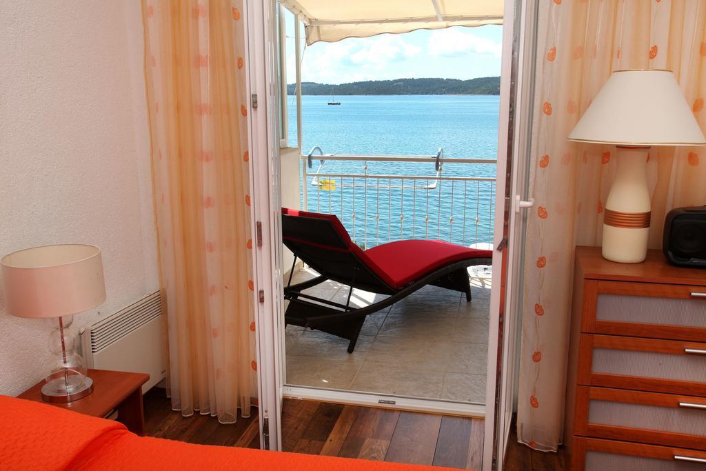 Gem Of The Sea Luxury Beach Apartment With Brand New Heating Infinity Pool Trogir Exterior photo