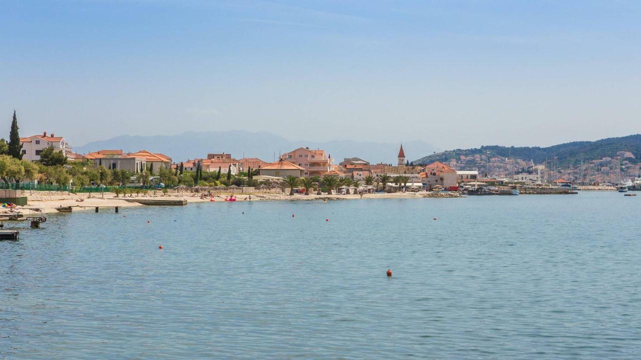 Gem Of The Sea Luxury Beach Apartment With Brand New Heating Infinity Pool Trogir Exterior photo