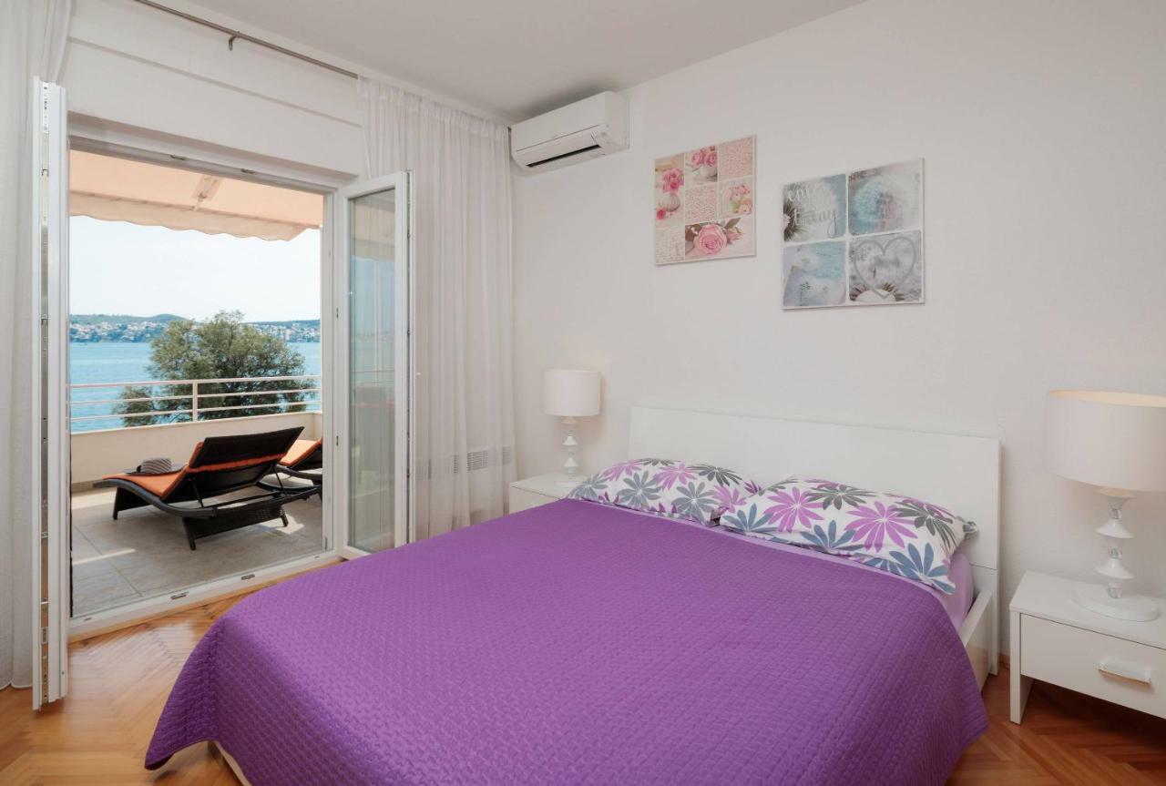 Gem Of The Sea Luxury Beach Apartment With Brand New Heating Infinity Pool Trogir Exterior photo