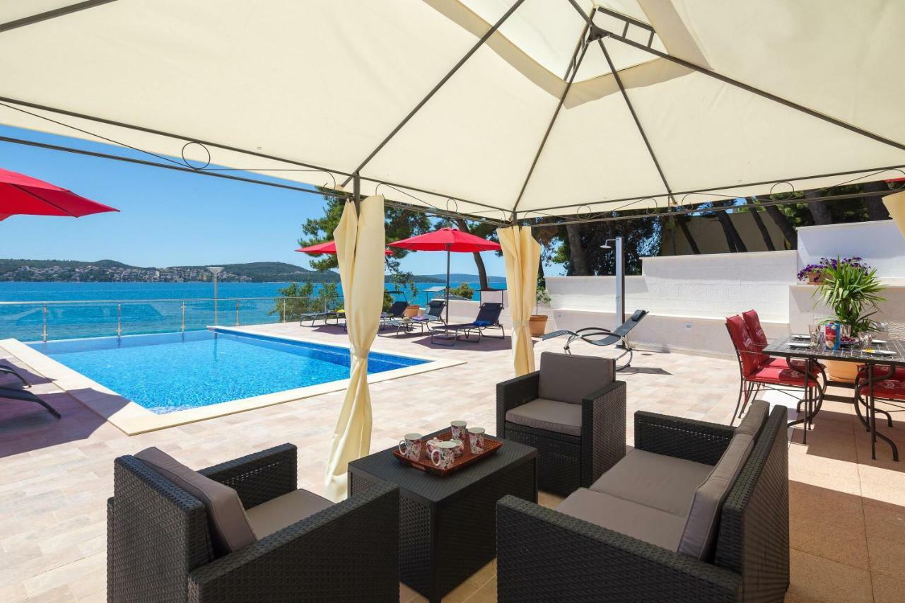 Gem Of The Sea Luxury Beach Apartment With Brand New Heating Infinity Pool Trogir Exterior photo